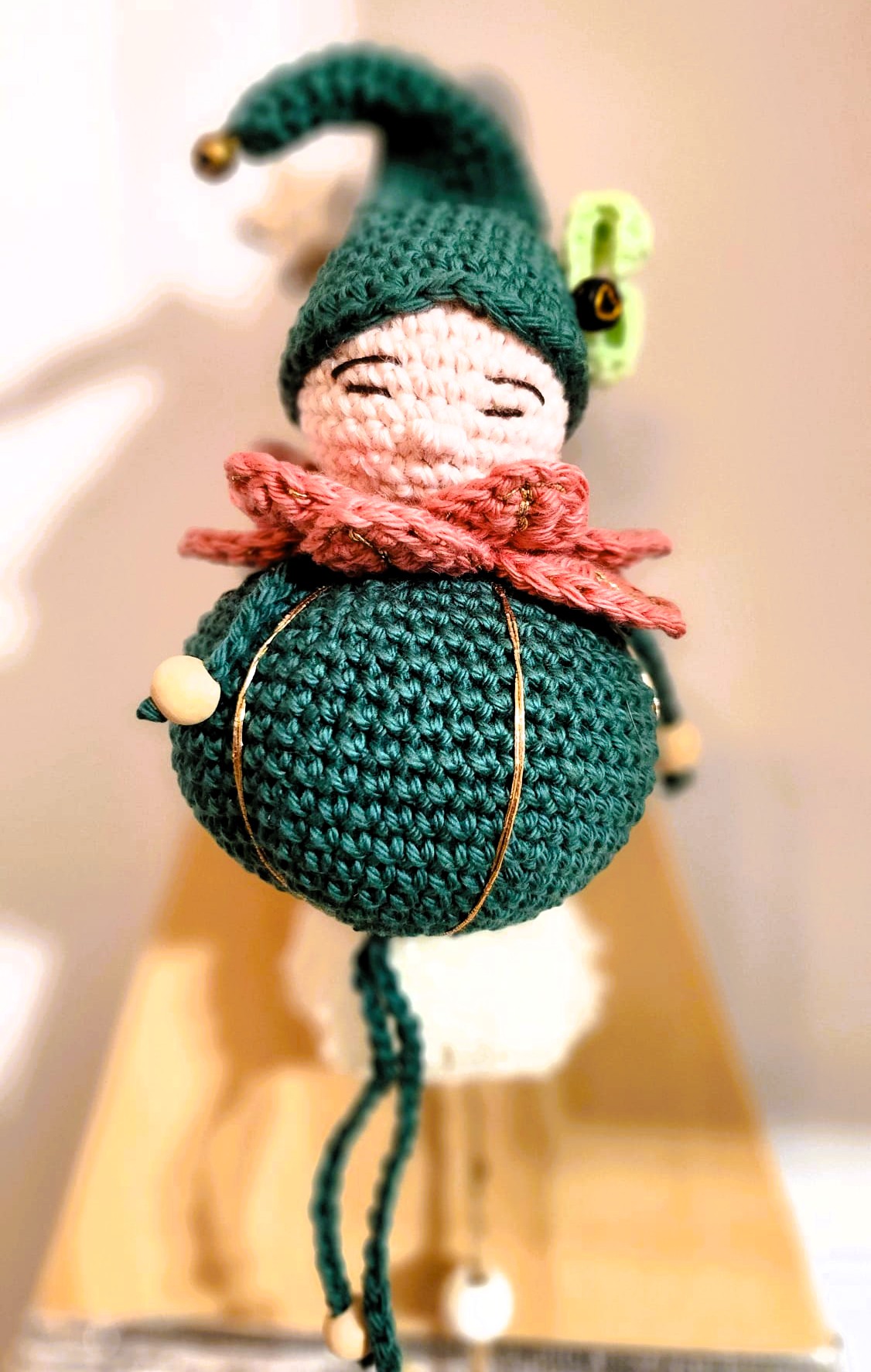 Duende de Navidad ganchillo - Imagen 2